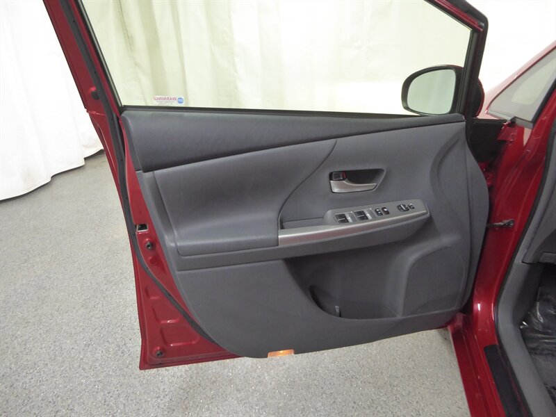 2013 TOYOTA PRIUS V - Image 21