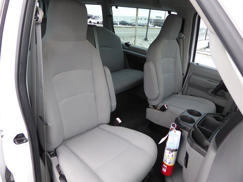 2013 FORD E-350 - Image 18