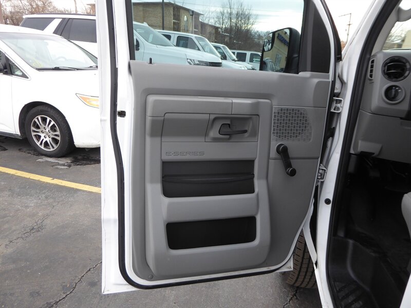 2013 FORD E-350 - Image 16