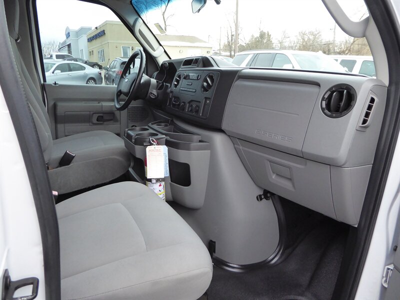 2013 FORD E-350 - Image 17