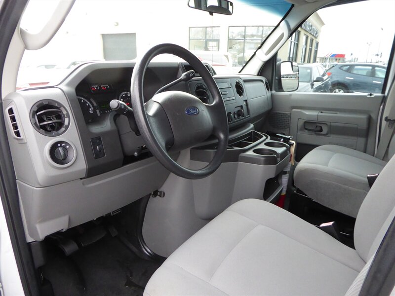 2013 FORD E-350 - Image 13
