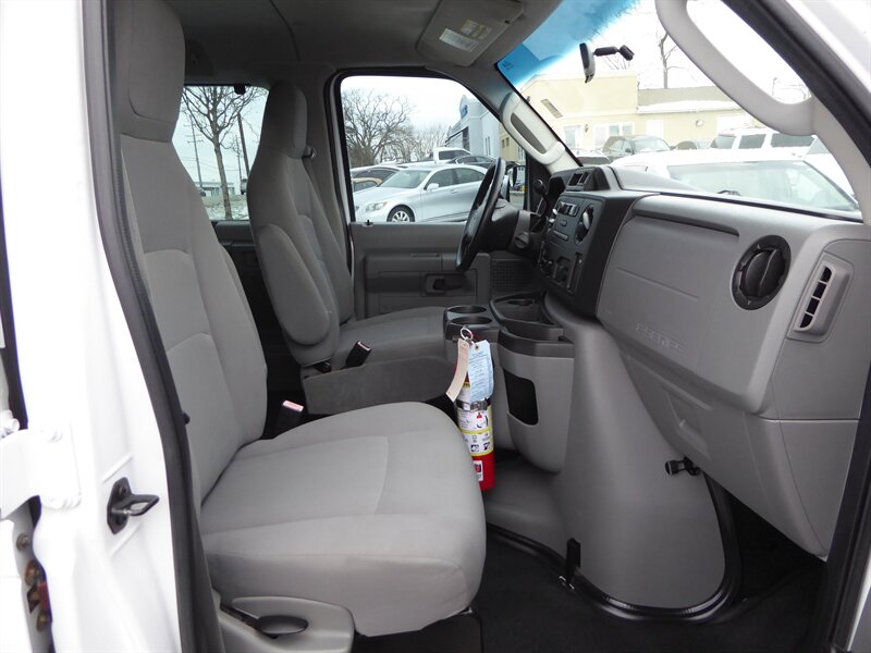 2013 FORD E-350 - Image 19