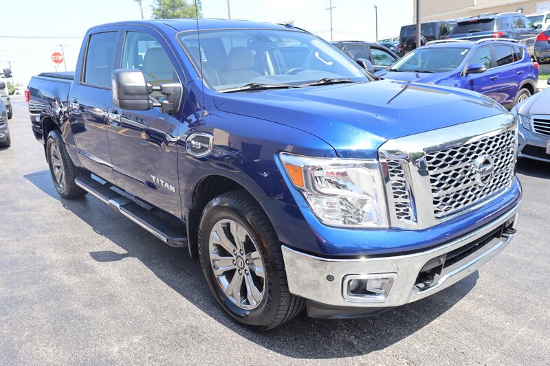 2017 Nissan Titan SV  
