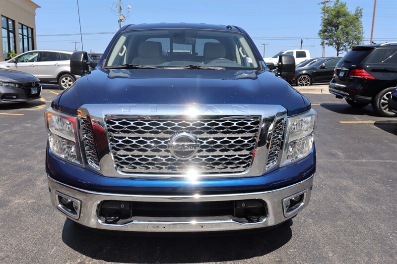 2017 Nissan Titan SV  