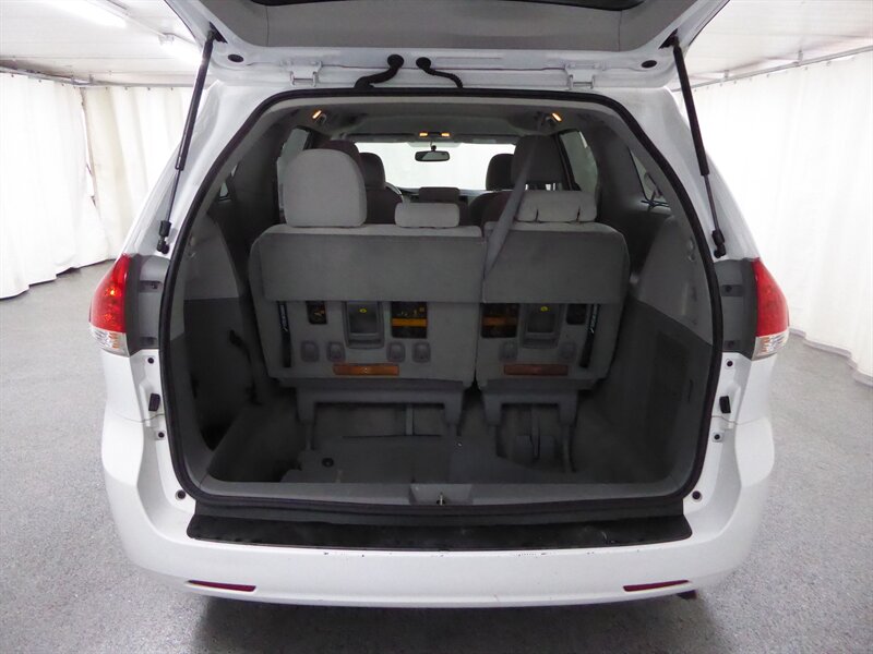 2014 TOYOTA SIENNA - Image 28
