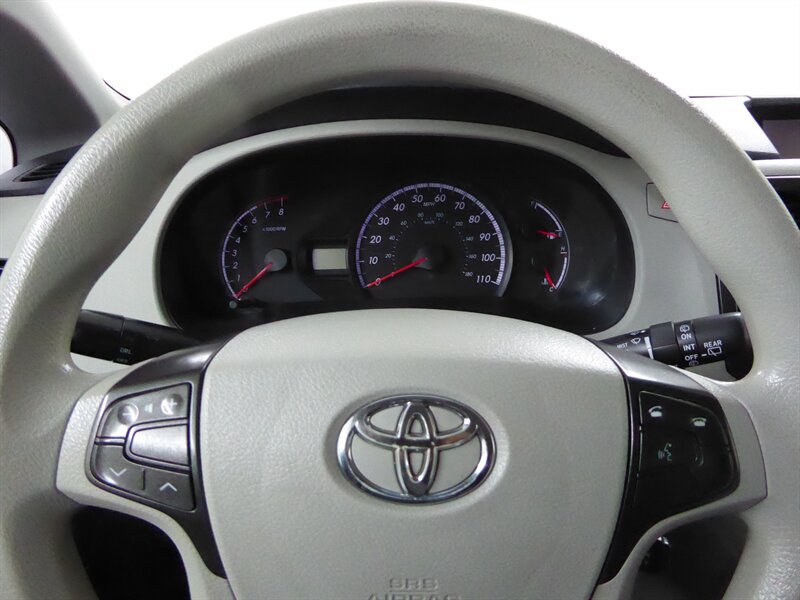 2014 TOYOTA SIENNA - Image 10