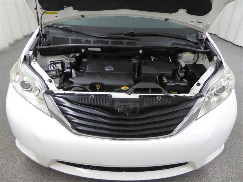 2014 TOYOTA SIENNA - Image 30