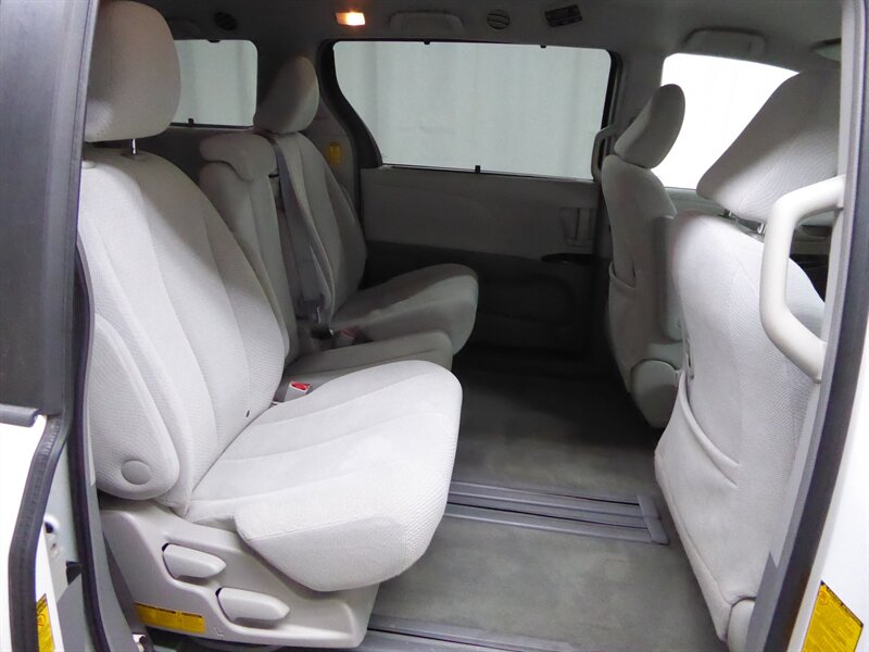 2014 TOYOTA SIENNA - Image 26