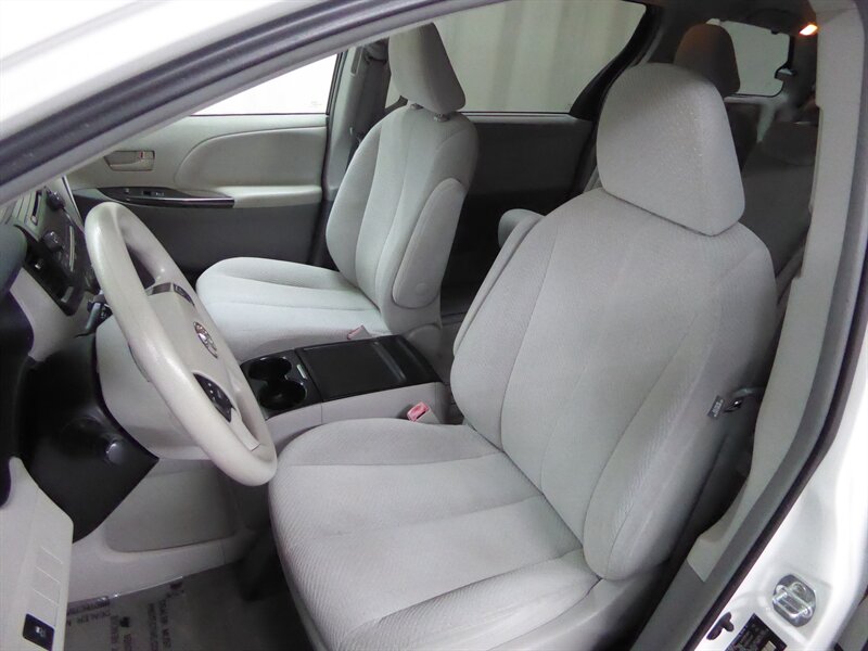 2014 TOYOTA SIENNA - Image 17