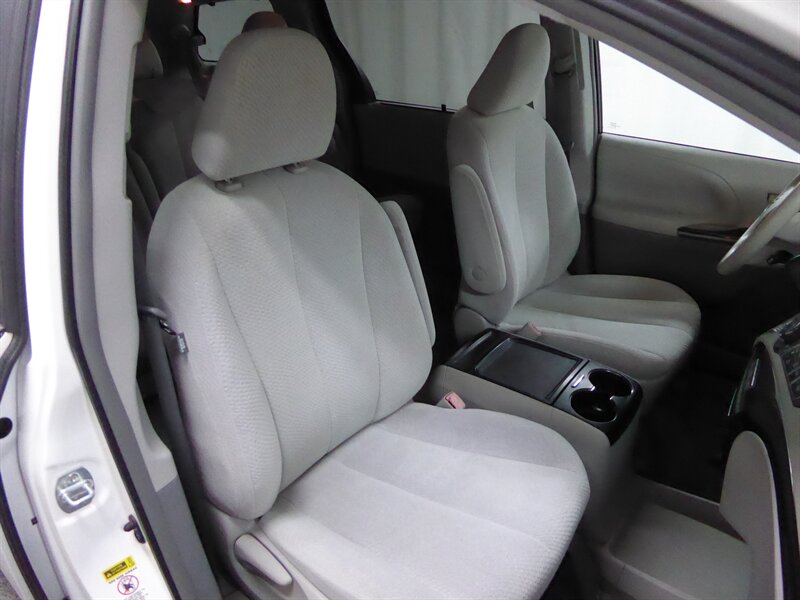 2014 TOYOTA SIENNA - Image 21