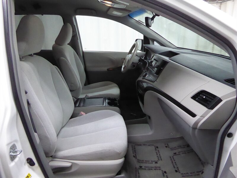 2014 TOYOTA SIENNA - Image 22
