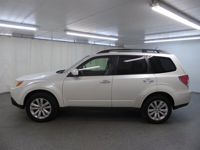 2012 Subaru Forester Premium photo 4