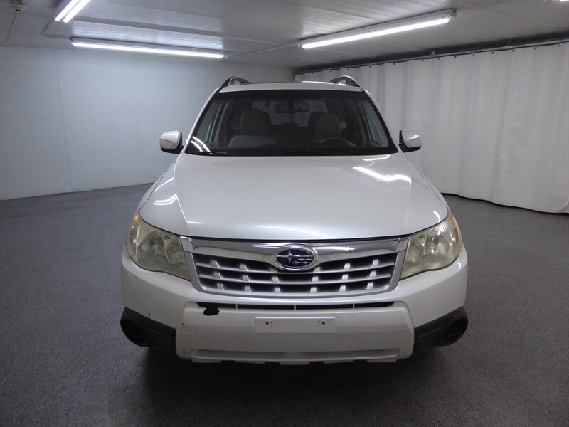 2012 Subaru Forester Premium photo 2