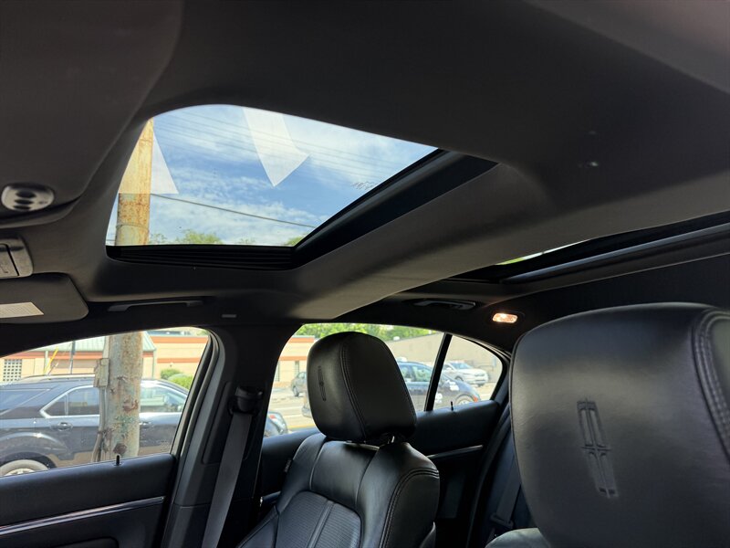 2011 Lincoln MKS EcoBoost - Photo 32 - Pittsburgh, PA 15226