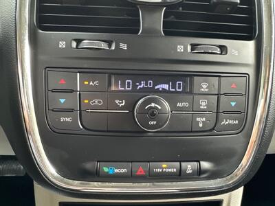 2014 Chrysler Town & Country Touring   - Photo 27 - Pittsburgh, PA 15226