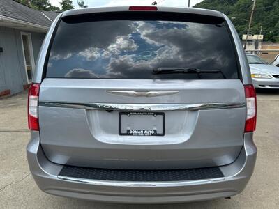 2014 Chrysler Town & Country Touring   - Photo 3 - Pittsburgh, PA 15226