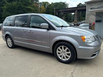 2014 Chrysler Town & Country Touring   - Photo 5 - Pittsburgh, PA 15226