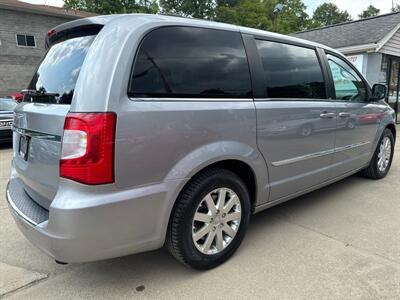 2014 Chrysler Town & Country Touring   - Photo 4 - Pittsburgh, PA 15226