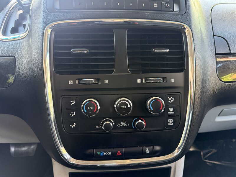 2016 Dodge Grand Caravan American Value Package - Photo 30 - Pittsburgh, PA 15226