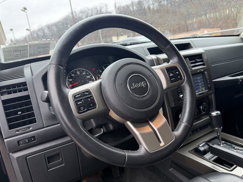 2011 Jeep Liberty Limited - Photo 17 - Pittsburgh, PA 15226