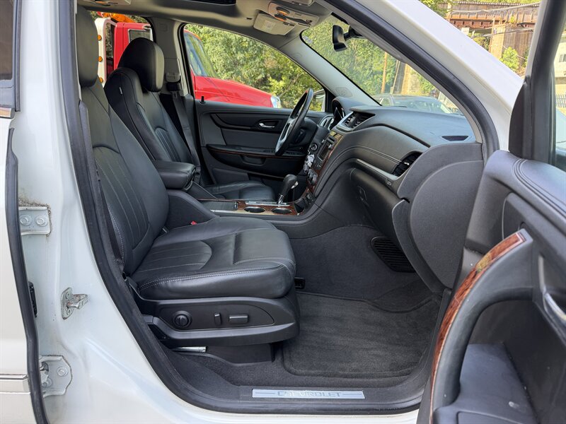 2014 Chevrolet Traverse LTZ - Photo 31 - Pittsburgh, PA 15226