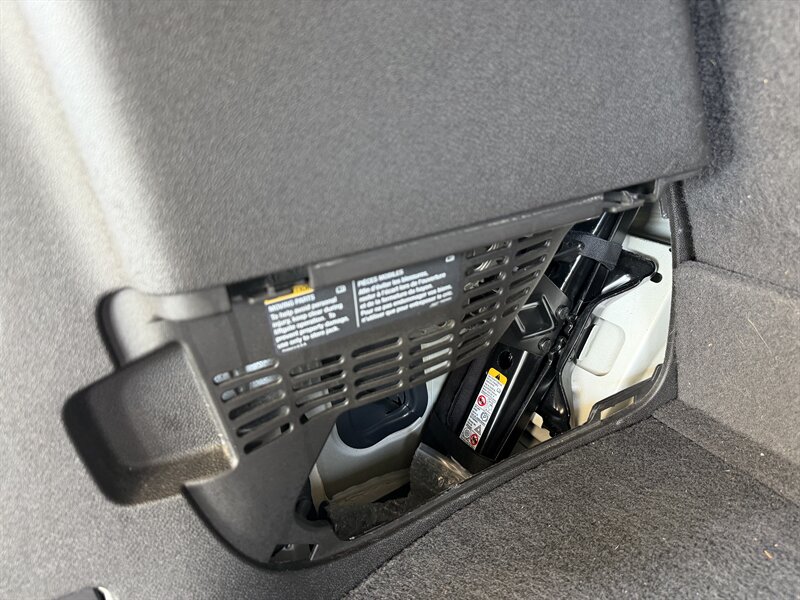 2014 Chevrolet Traverse LTZ - Photo 33 - Pittsburgh, PA 15226