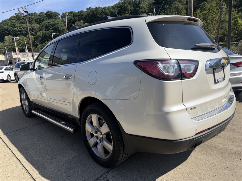 2014 Chevrolet Traverse LTZ - Photo 2 - Pittsburgh, PA 15226