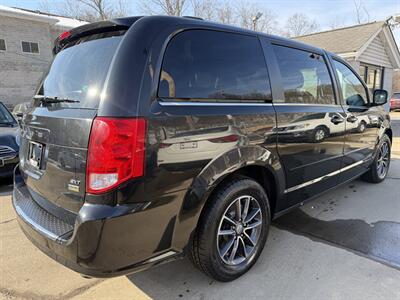 2017 Dodge Grand Caravan SXT   - Photo 4 - Pittsburgh, PA 15226