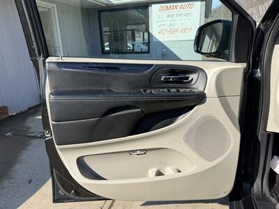 2017 Dodge Grand Caravan SXT   - Photo 13 - Pittsburgh, PA 15226