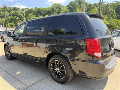 2019 Dodge Grand Caravan GT   - Photo 2 - Pittsburgh, PA 15226