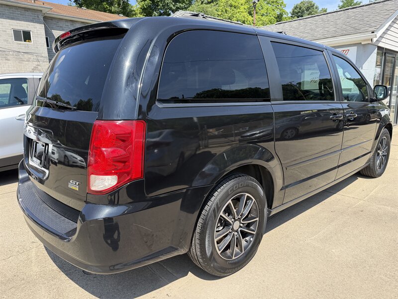 2017 Dodge Grand Caravan GT - Photo 4 - Pittsburgh, PA 15226