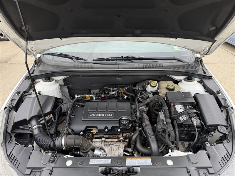 2016 Chevrolet Cruze Limited LT - Photo 9 - Pittsburgh, PA 15226