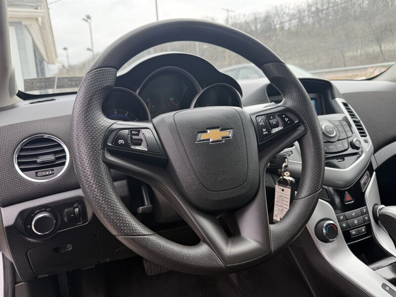 2016 Chevrolet Cruze Limited LT - Photo 16 - Pittsburgh, PA 15226