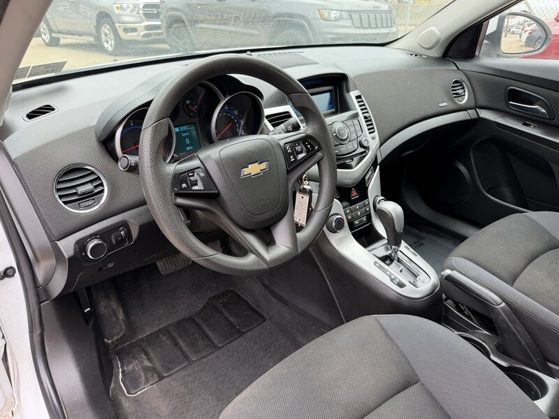 2016 Chevrolet Cruze Limited LT - Photo 14 - Pittsburgh, PA 15226