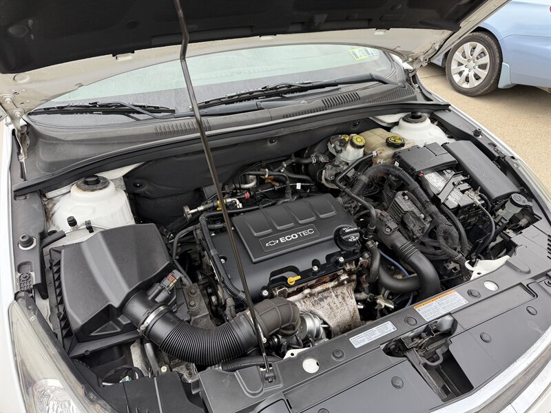 2016 Chevrolet Cruze Limited LT - Photo 10 - Pittsburgh, PA 15226