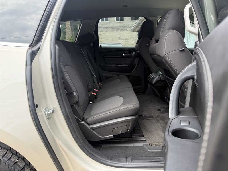 2016 Chevrolet Traverse LT - Photo 24 - Pittsburgh, PA 15226