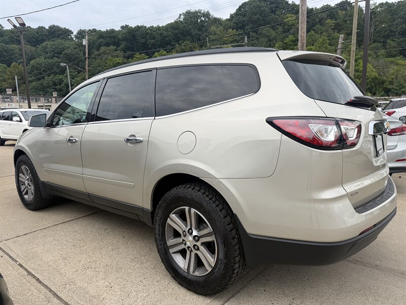 2016 Chevrolet Traverse LT - Photo 2 - Pittsburgh, PA 15226