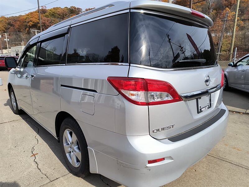 2013 Nissan Quest 3.5 SV - Photo 2 - Pittsburgh, PA 15226