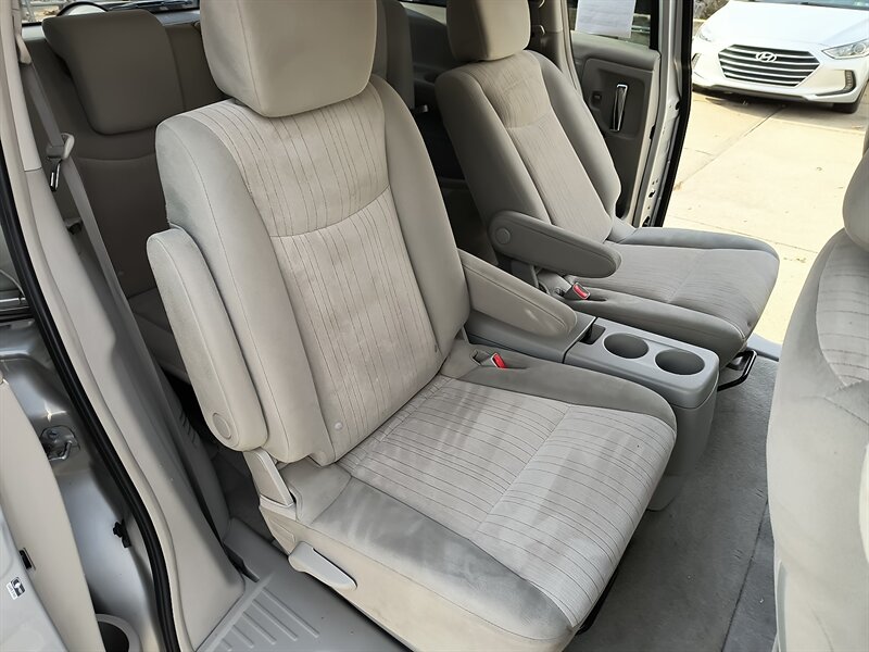 2013 Nissan Quest 3.5 SV - Photo 11 - Pittsburgh, PA 15226