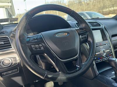 2016 Ford Explorer Platinum   - Photo 19 - Pittsburgh, PA 15226