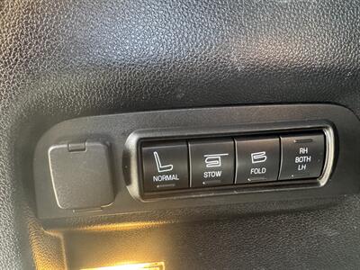 2016 Ford Explorer Platinum   - Photo 42 - Pittsburgh, PA 15226