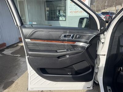 2016 Ford Explorer Platinum   - Photo 16 - Pittsburgh, PA 15226