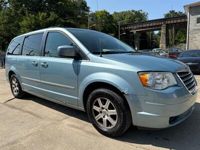 2010 Chrysler Town & Country Touring   - Photo 5 - Pittsburgh, PA 15226