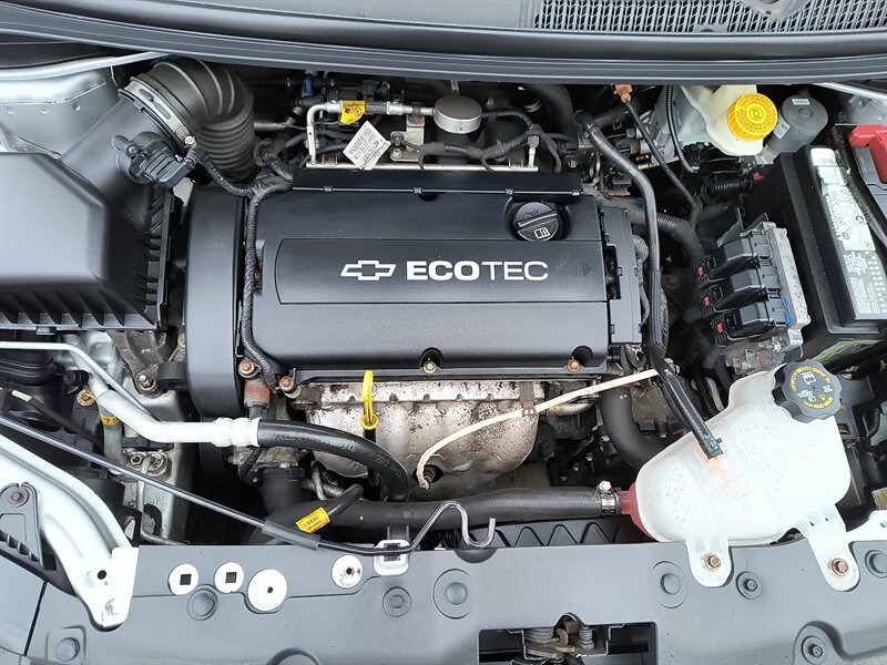 2013 Chevrolet Sonic LT Auto - Photo 14 - Pittsburgh, PA 15226