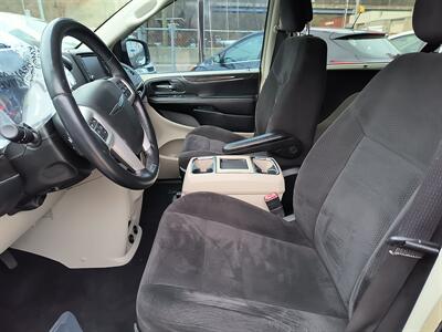 2014 Chrysler Town & Country Touring   - Photo 7 - Pittsburgh, PA 15226
