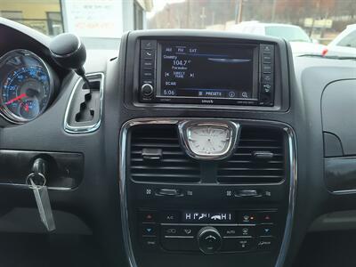 2014 Chrysler Town & Country Touring   - Photo 21 - Pittsburgh, PA 15226