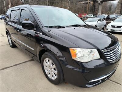 2014 Chrysler Town & Country Touring   - Photo 5 - Pittsburgh, PA 15226