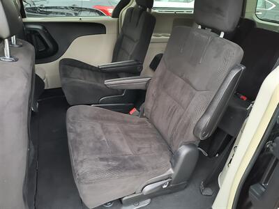 2014 Chrysler Town & Country Touring   - Photo 10 - Pittsburgh, PA 15226