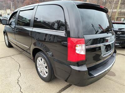 2014 Chrysler Town & Country Touring   - Photo 2 - Pittsburgh, PA 15226
