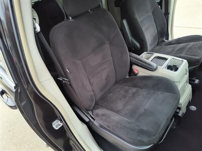 2014 Chrysler Town & Country Touring   - Photo 9 - Pittsburgh, PA 15226